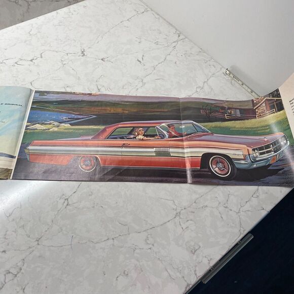 1962 Oldsmobile Starfire Hardtop and Convertible Automobile Sales Brochure - Picture 4 of 6